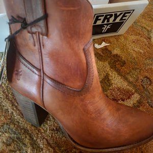 New!! Frye Iliana Buffalo leather Boots